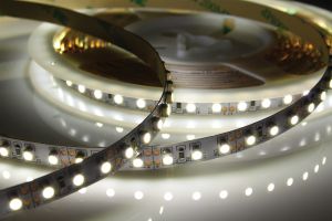 Светодиодная лента SMD3528 LED-STRIP белый 5м 357119 ― ТРИ ПЛАФОНА